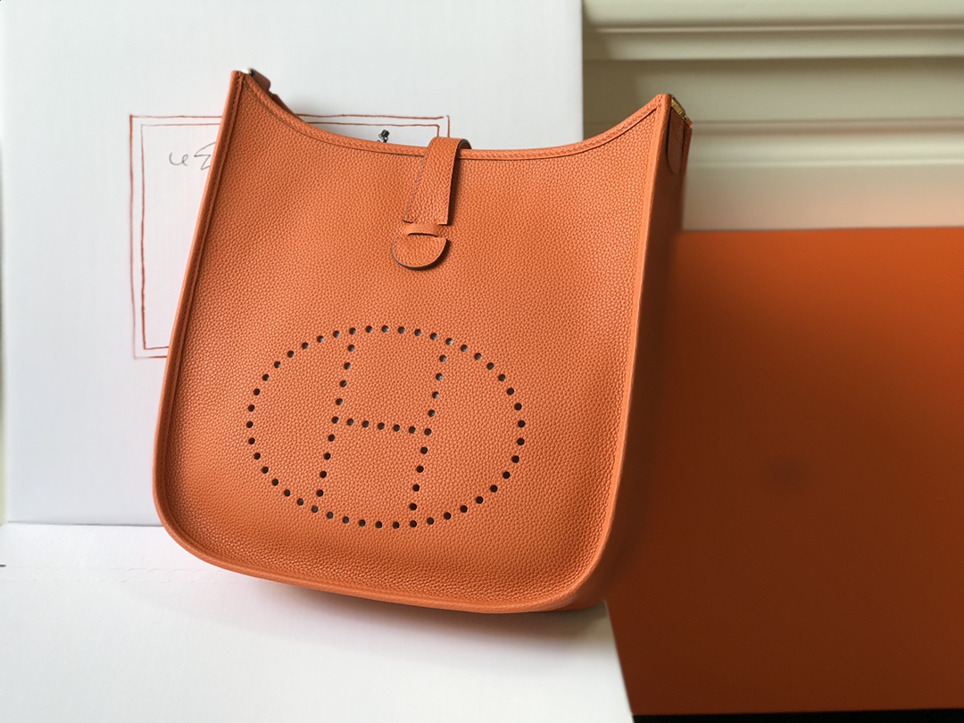 Hermes Evelyne III 29 PM Shoulder Bag In Orange Clemence Leather